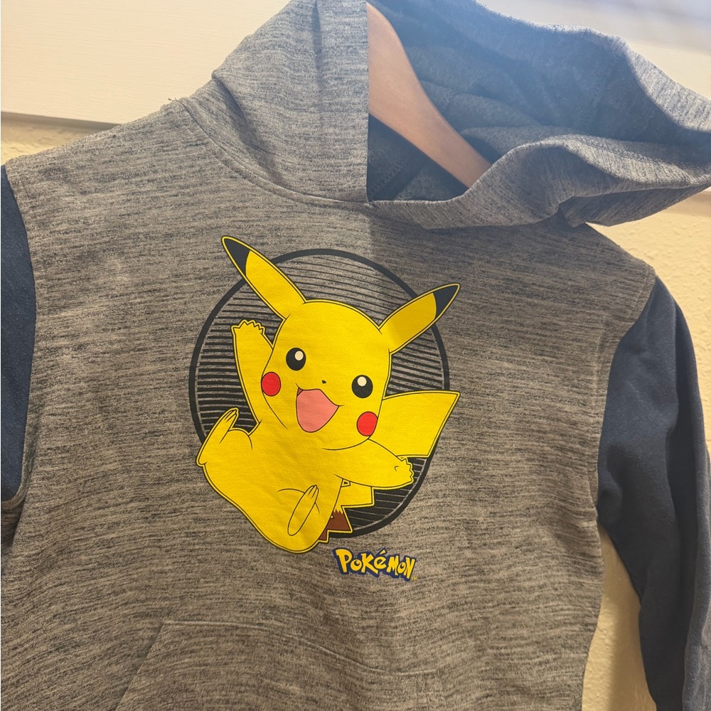 Pikachu hoodie - Picture 2 of 5